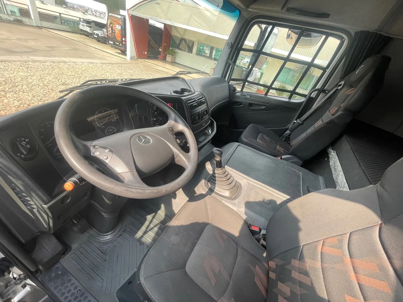 Atego 2426 21/22 com baú de 11.50 - Foto 4