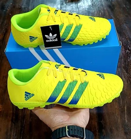 Chuteira Adidas Society 