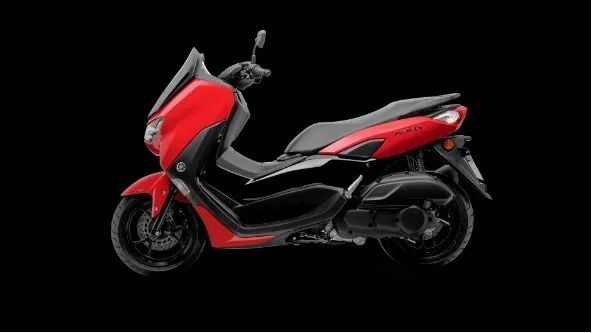 Nmax emplacada capacete e ipva