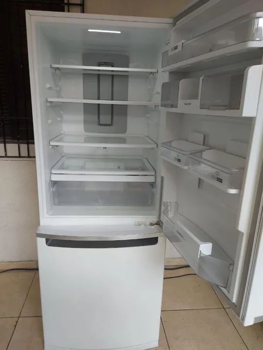 Geladeira Brastemp inverse 443 litros BRE57 110v - Foto 6