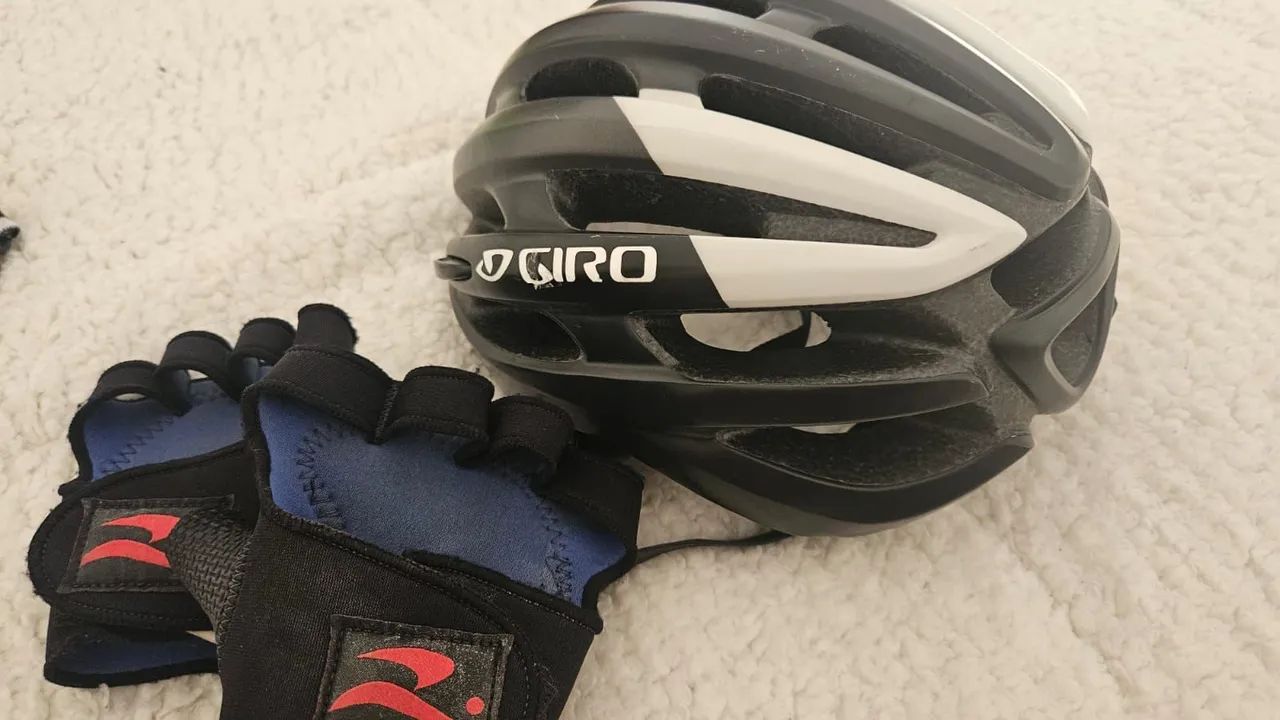 Capacete Giro M preto - Foto 2