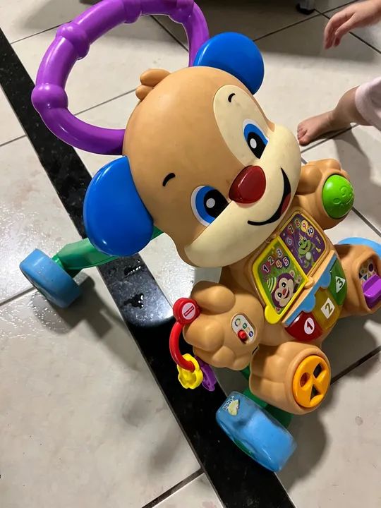 Andador de bebê Fisher-Price com sons e luzes