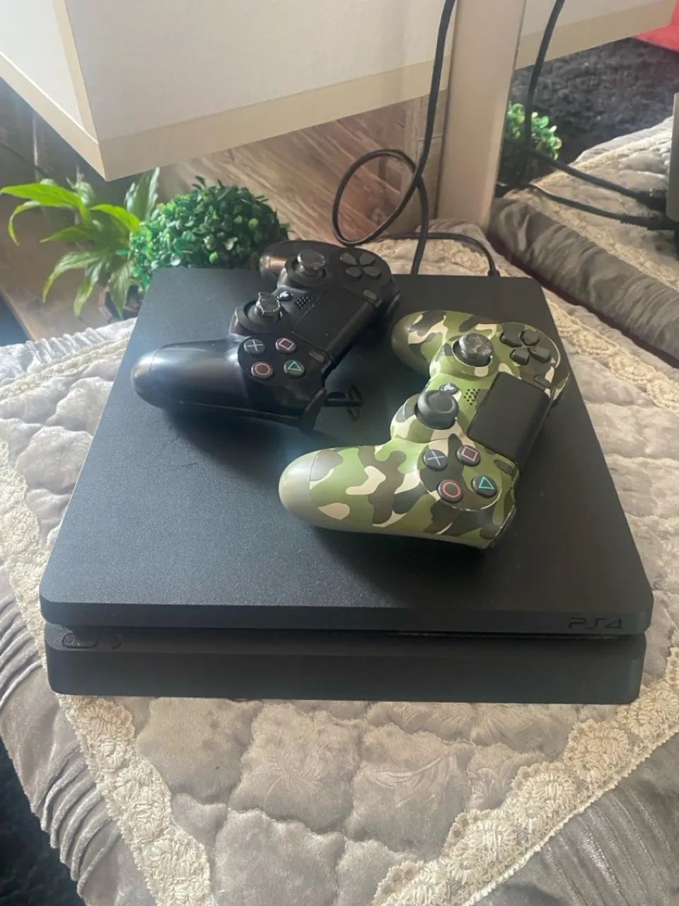 Playstation 4 com 2 controles