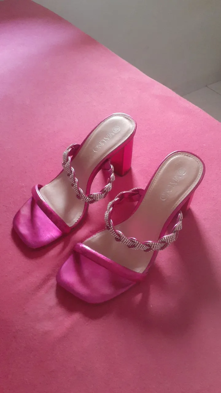 Sandália Salto Bloco Rosa com Detalhes Strass