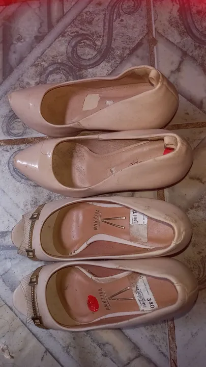 Dois sapatos altos n34 facilito a entrega
