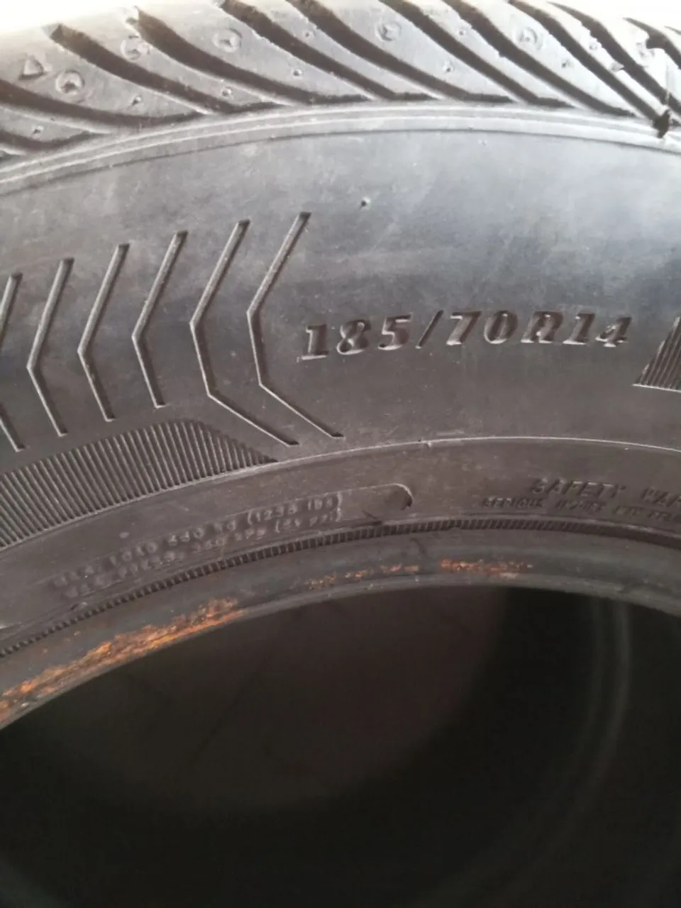 Par de pneus 185/70R14 da goodyear