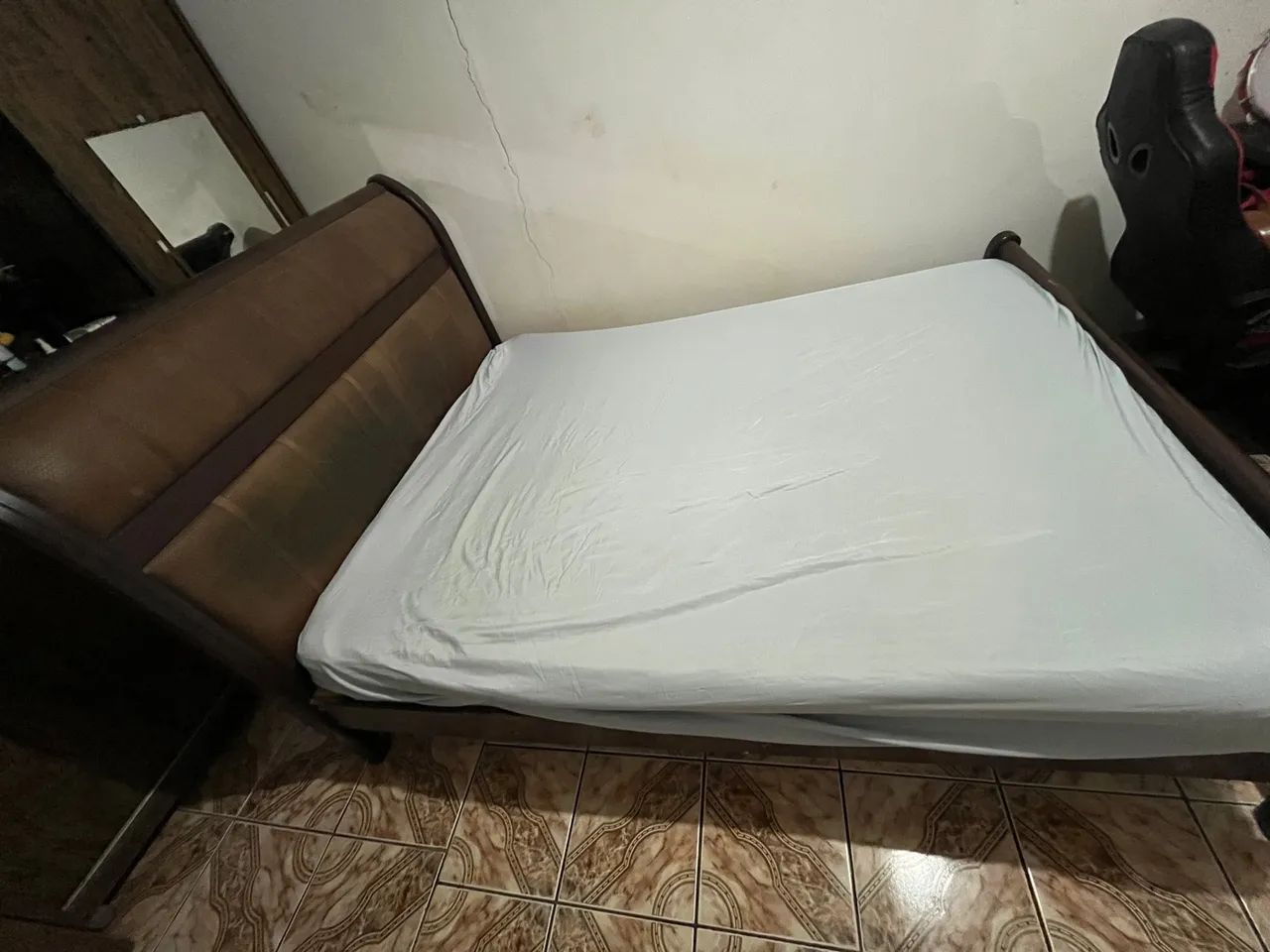 VENDO CAMA DE CASAL COM COLCHÃO 