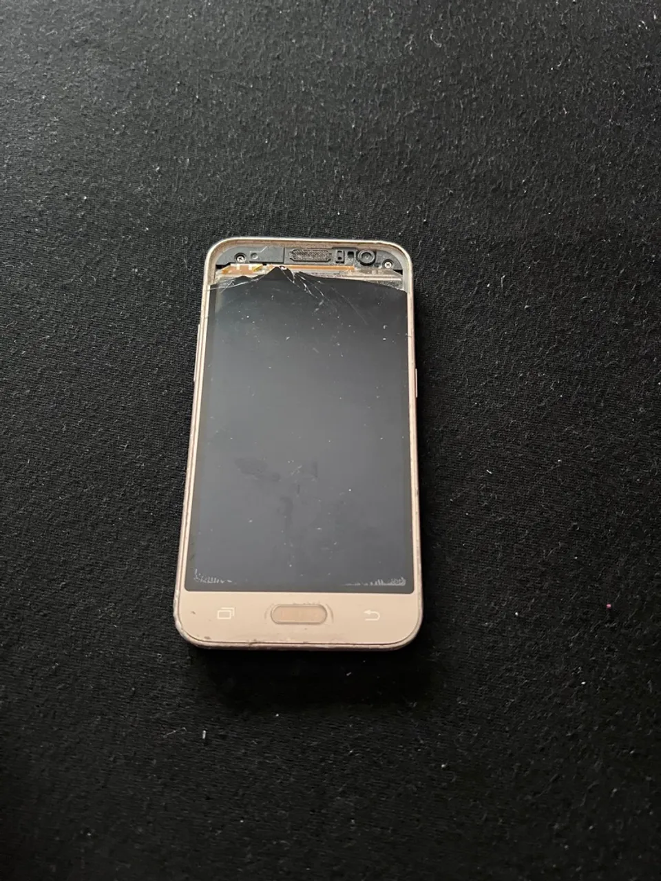 Samsung Galaxy J1- tem que troca de tela - uso de peças ou uso