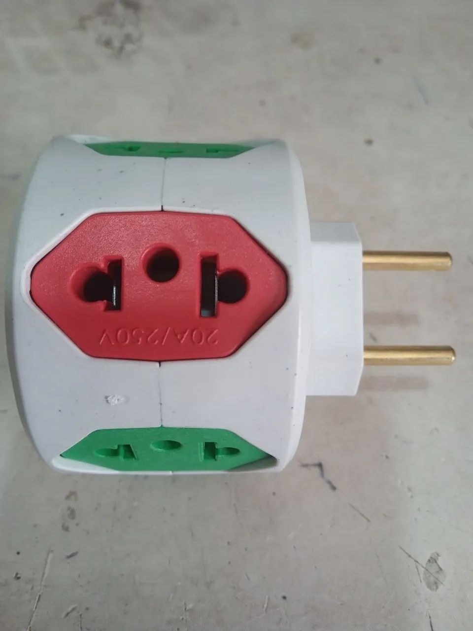 Extensor de Tomada Universal 20A/250V, FILTRO DE LINHA com 06 saídas (05 de 10A e 01 20A.)