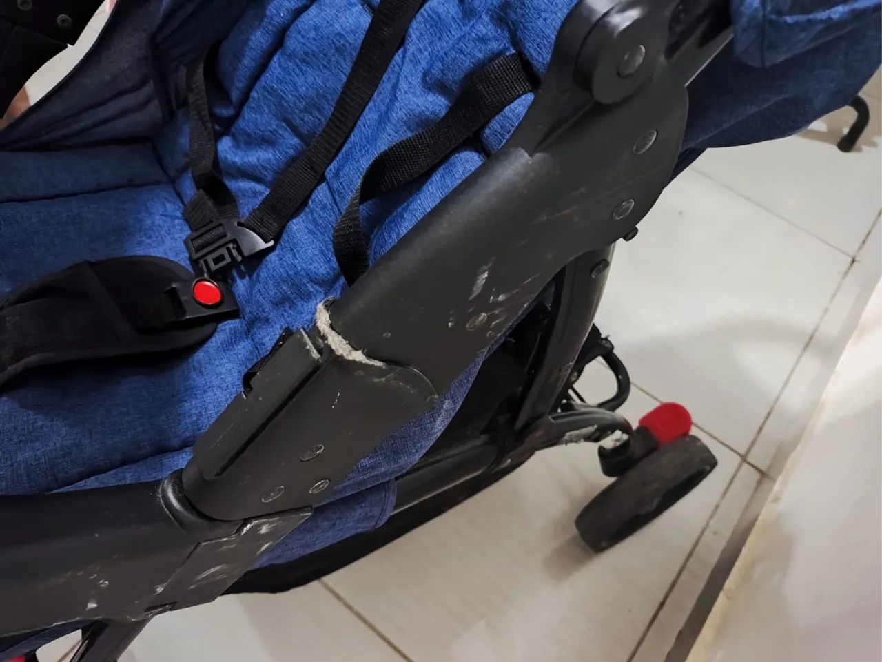 Carrinho de bebê com bebê conforto Cosco kids - Usado- - Foto 4