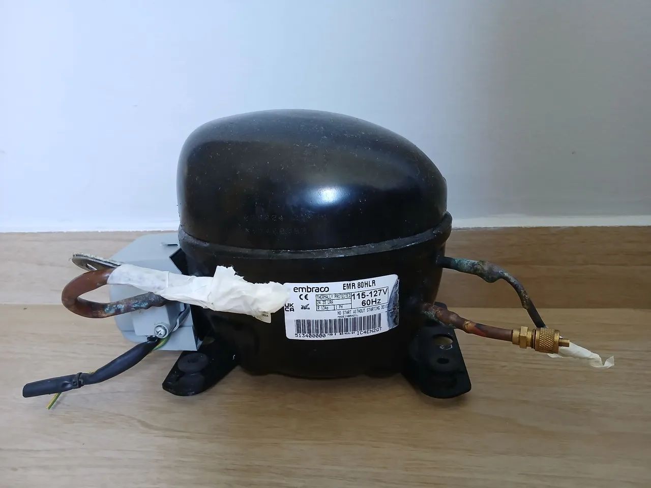 Compressor Embraco EMR 80HLR 115-127V 60Hz - Foto 2