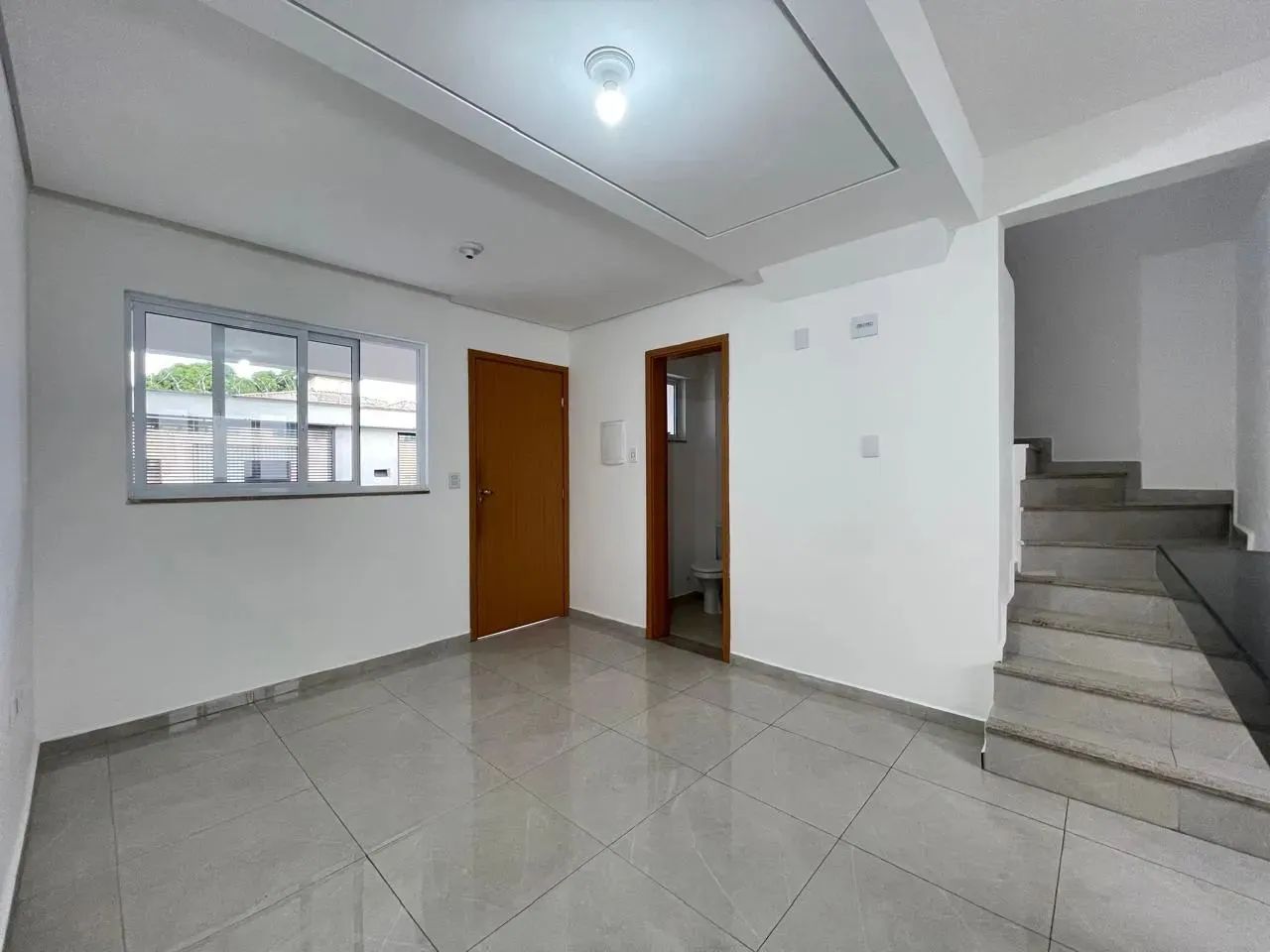 Casa Geminada com Entrada Independente | Bairro Santa Mônica. - Foto 2