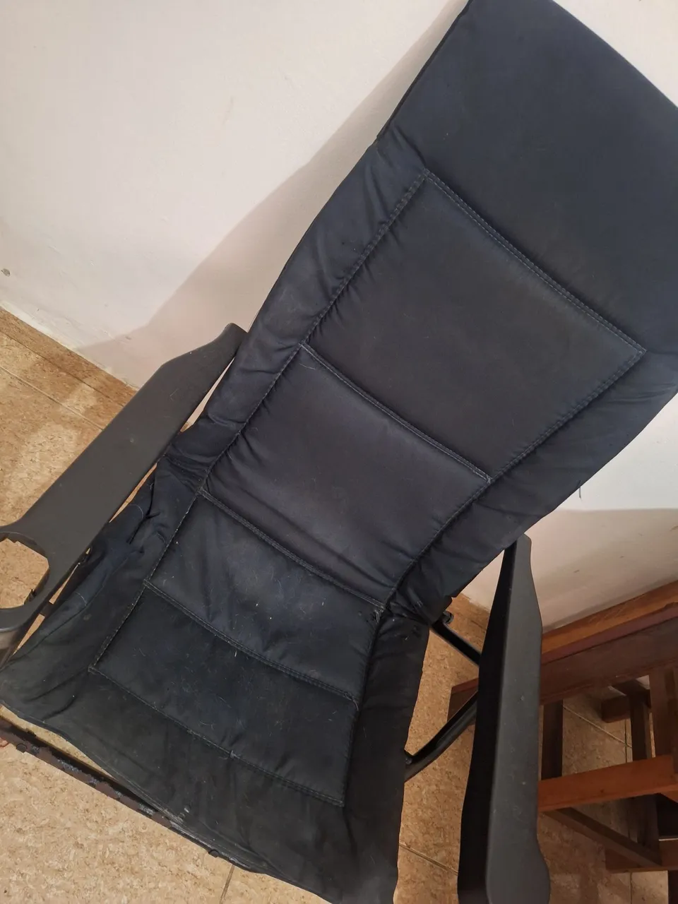 Cadeira Reclinável Preta Confortável