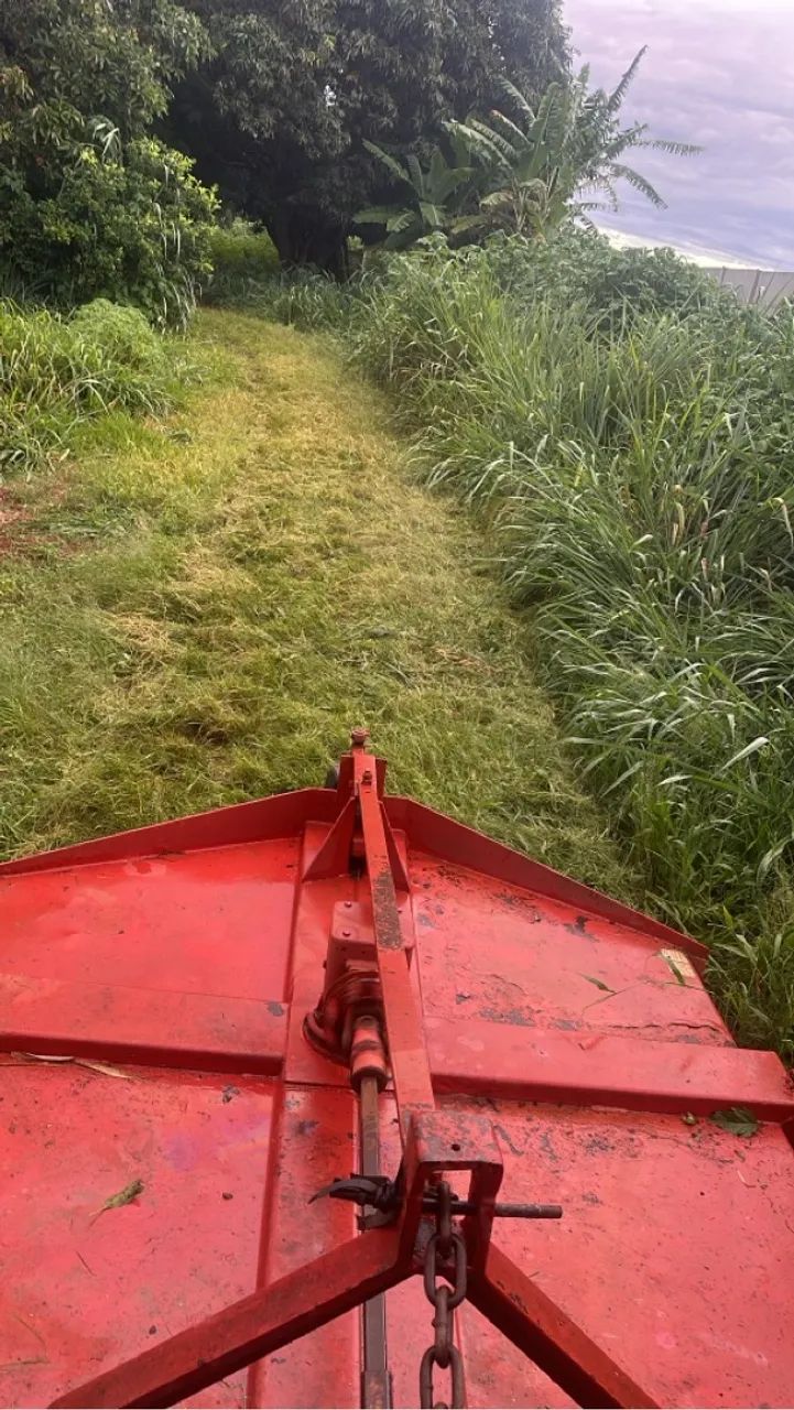 Vendo roçadeira 1.80mt - Foto 2