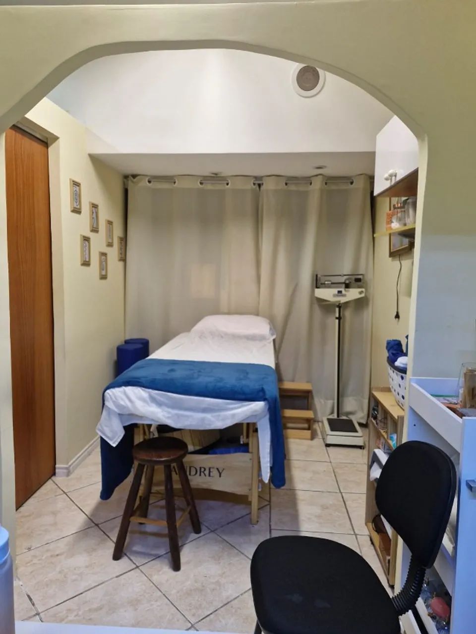 maca,  balança, escrivaninha e outras peças - Foto 2