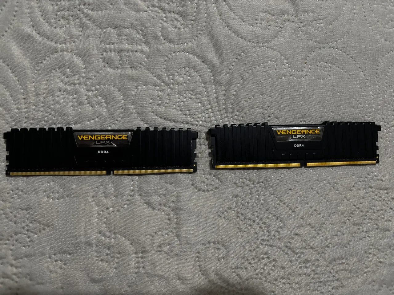 Memória RAM Corsair (2x4GB) DDR4