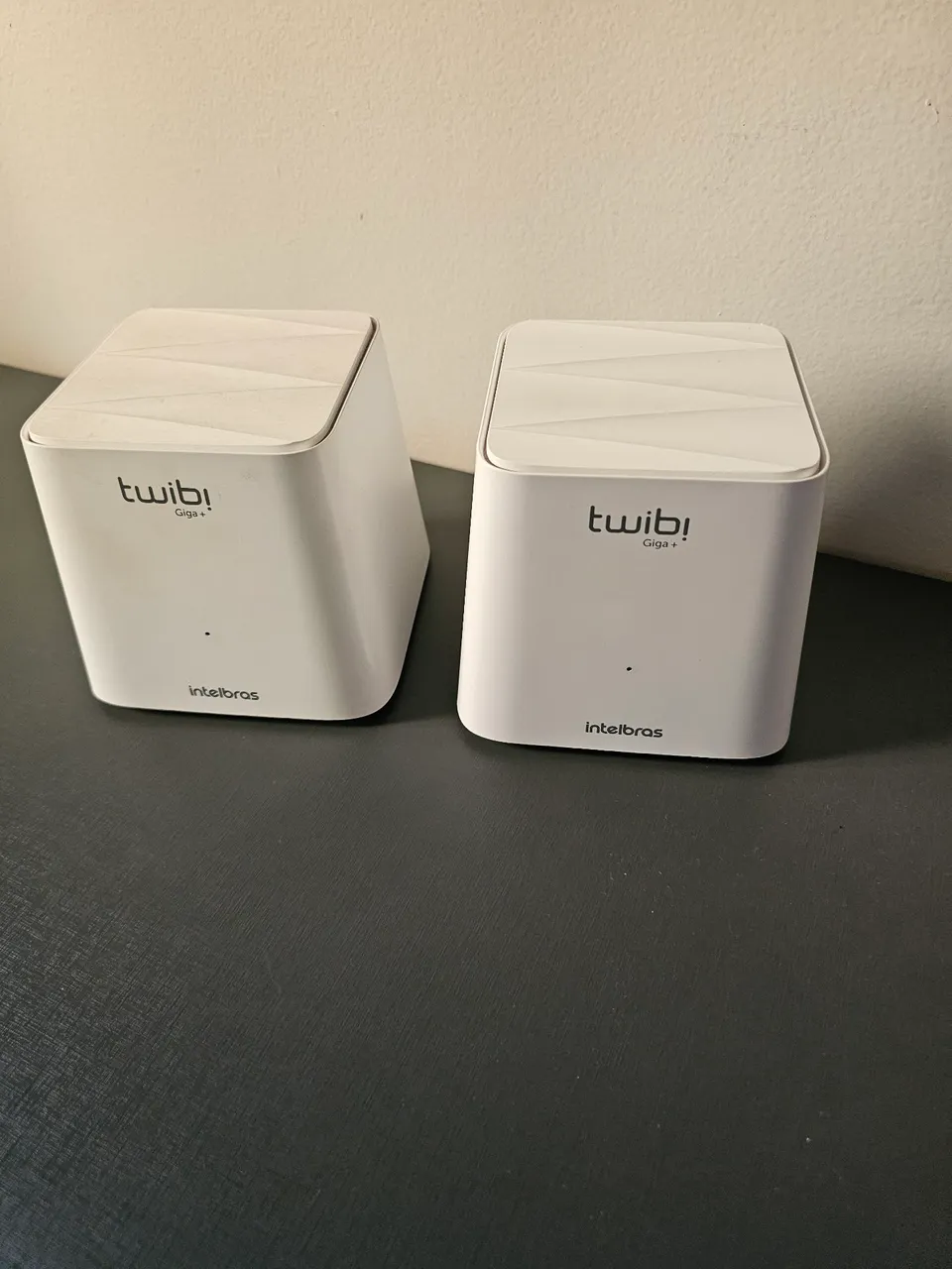 Twibi Giga + Intelbras - Par de Roteadores Mesh Wi-Fi
