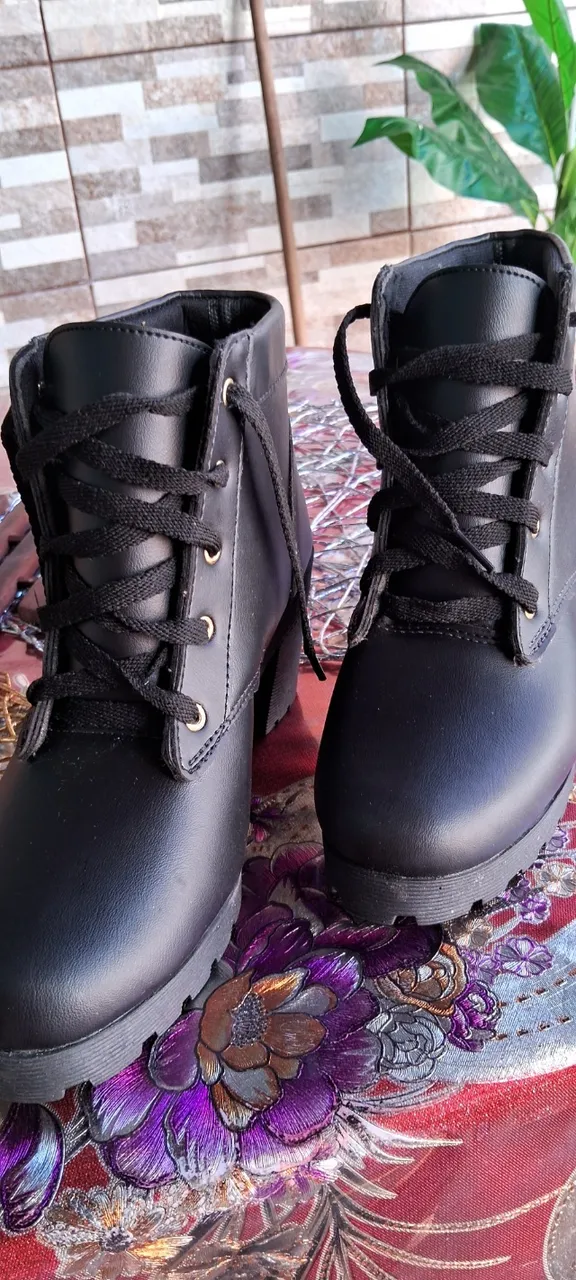 Bota, preta, grande estilo, nova.