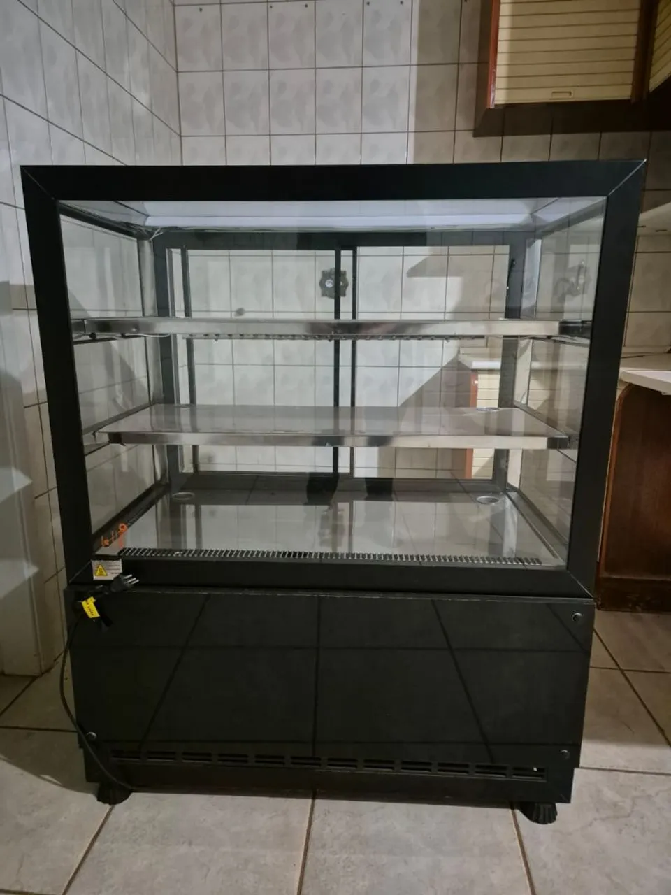 Expositor Aquecido para Bolos e Doces OMEGA