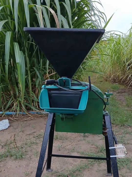 Vendo uma forrageira de um cavalo e meio 