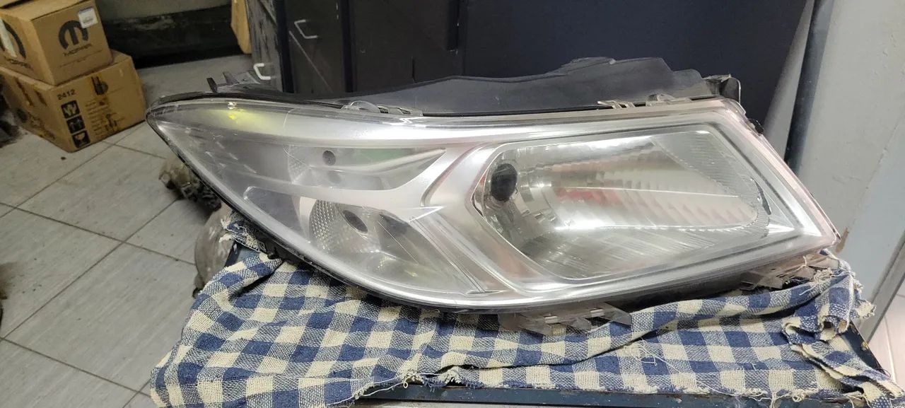 Farol direito Onix Prisma 12/19 Original