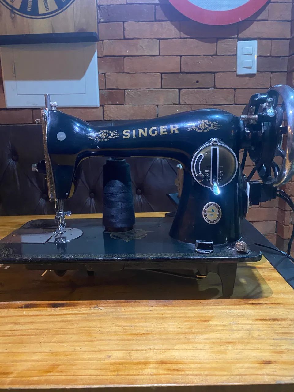 Máquina de costura antiga  - Foto 2