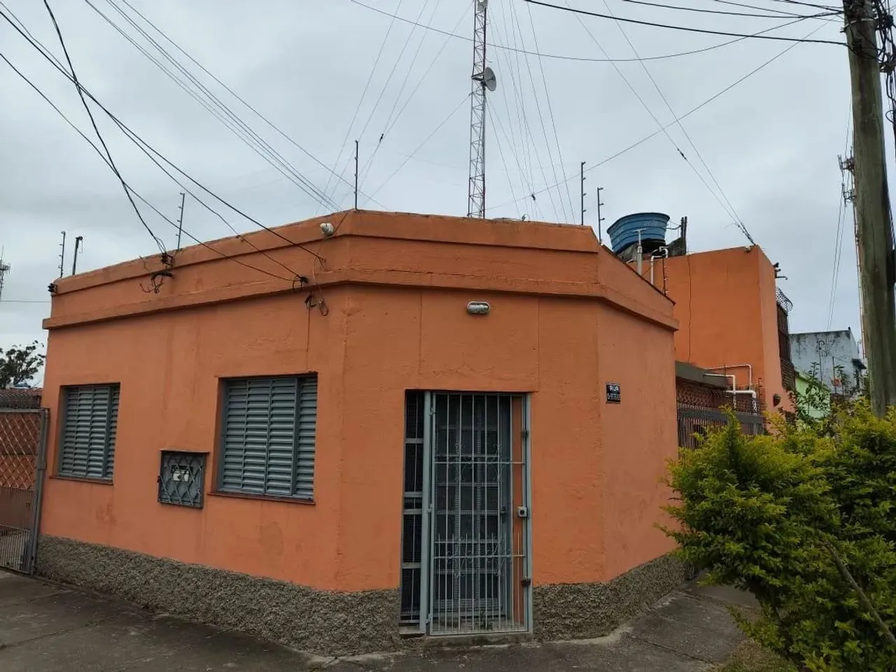 Sobrado à Venda no Areal, Pelotas, RS 140 m² de Área Útil, 3 Dormitórios, 1 Lavabo, Garag