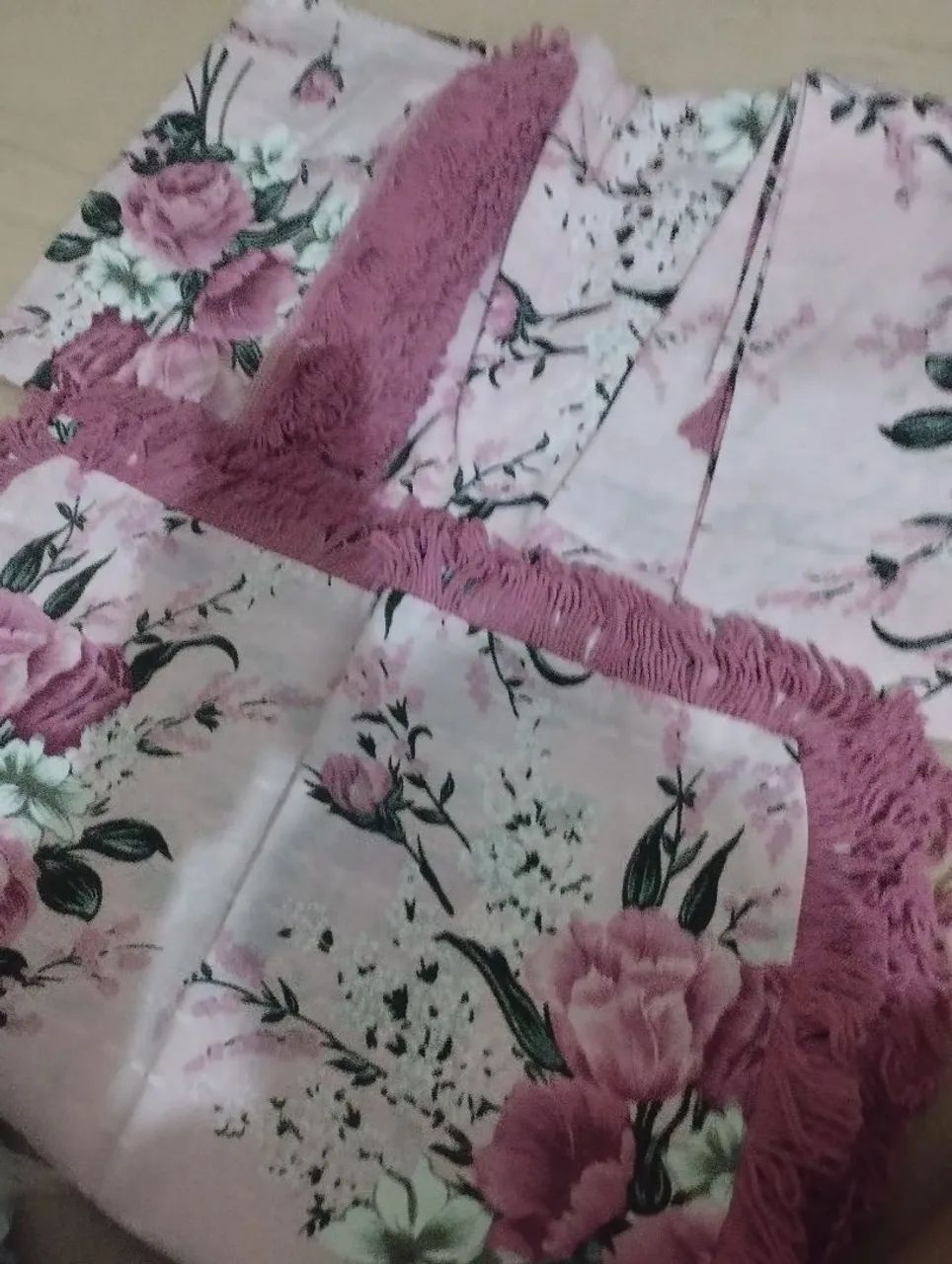 Colcha e fronha novas rosa com flores 