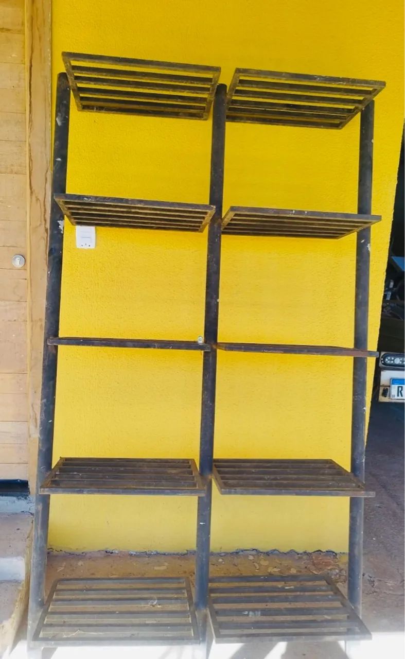 Vendo ESTANTES, PALETEIRA, CARRINHO DE CARGA e TAMBOR de 200l