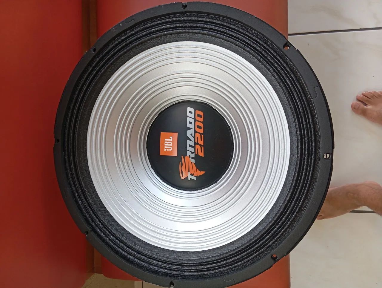 Alto falante JBL tornado 2.200 18" novo - Foto 4