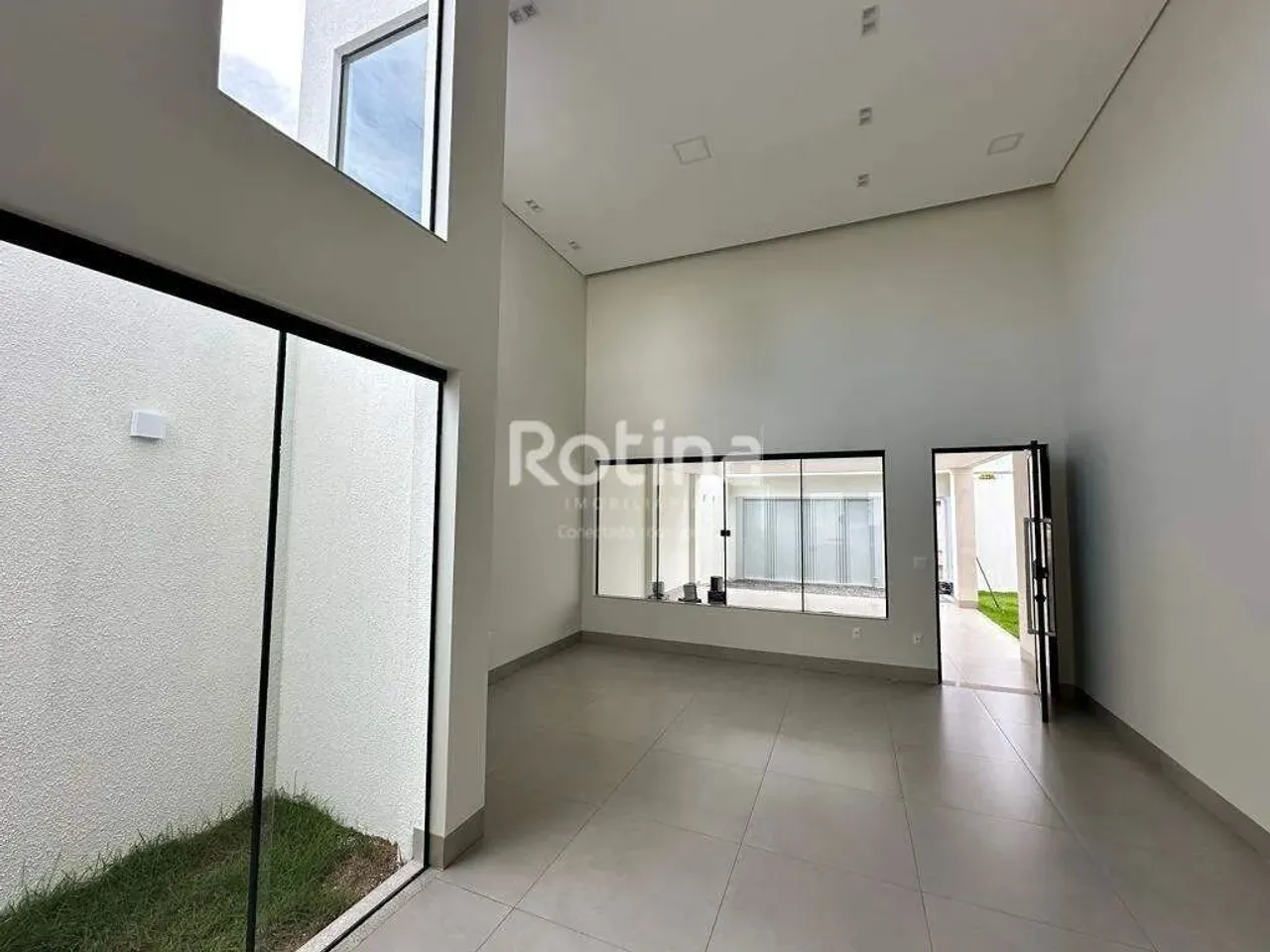 Casa à venda, 3 quartos, Novo Mundo - Uberlândia/MG - Rotina Imobiliária