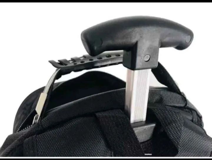 Mochila escolar com rodinhas  - Foto 2