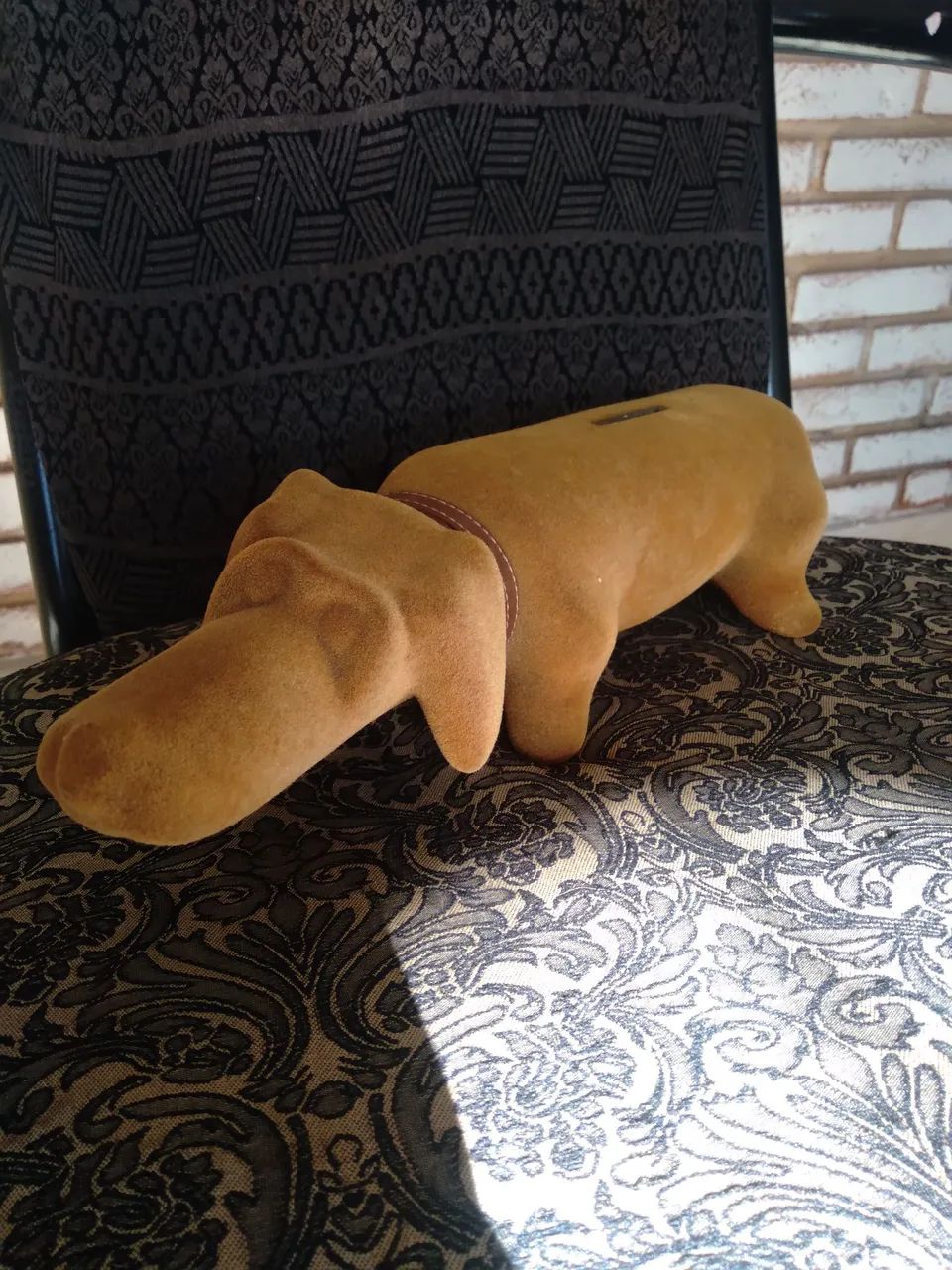 Cofre em formato de cão salsicha 