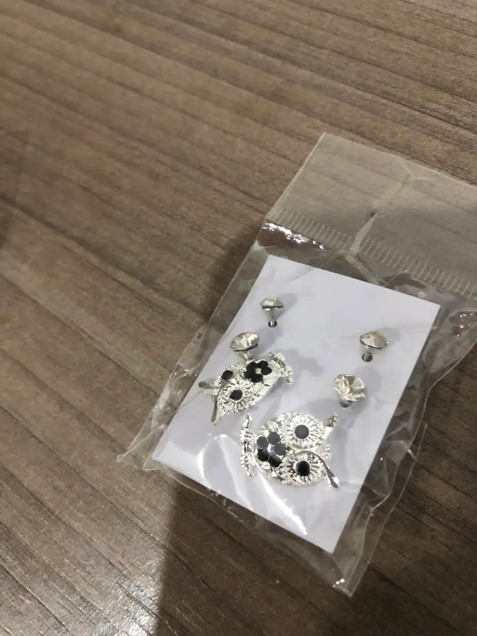 Brinco para menina cá da pacote vem com 4 pares  - Foto 5