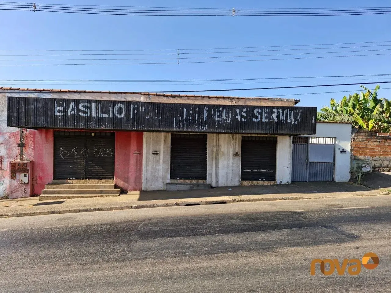 Salas Comerciais e 1 Barracão com escritório