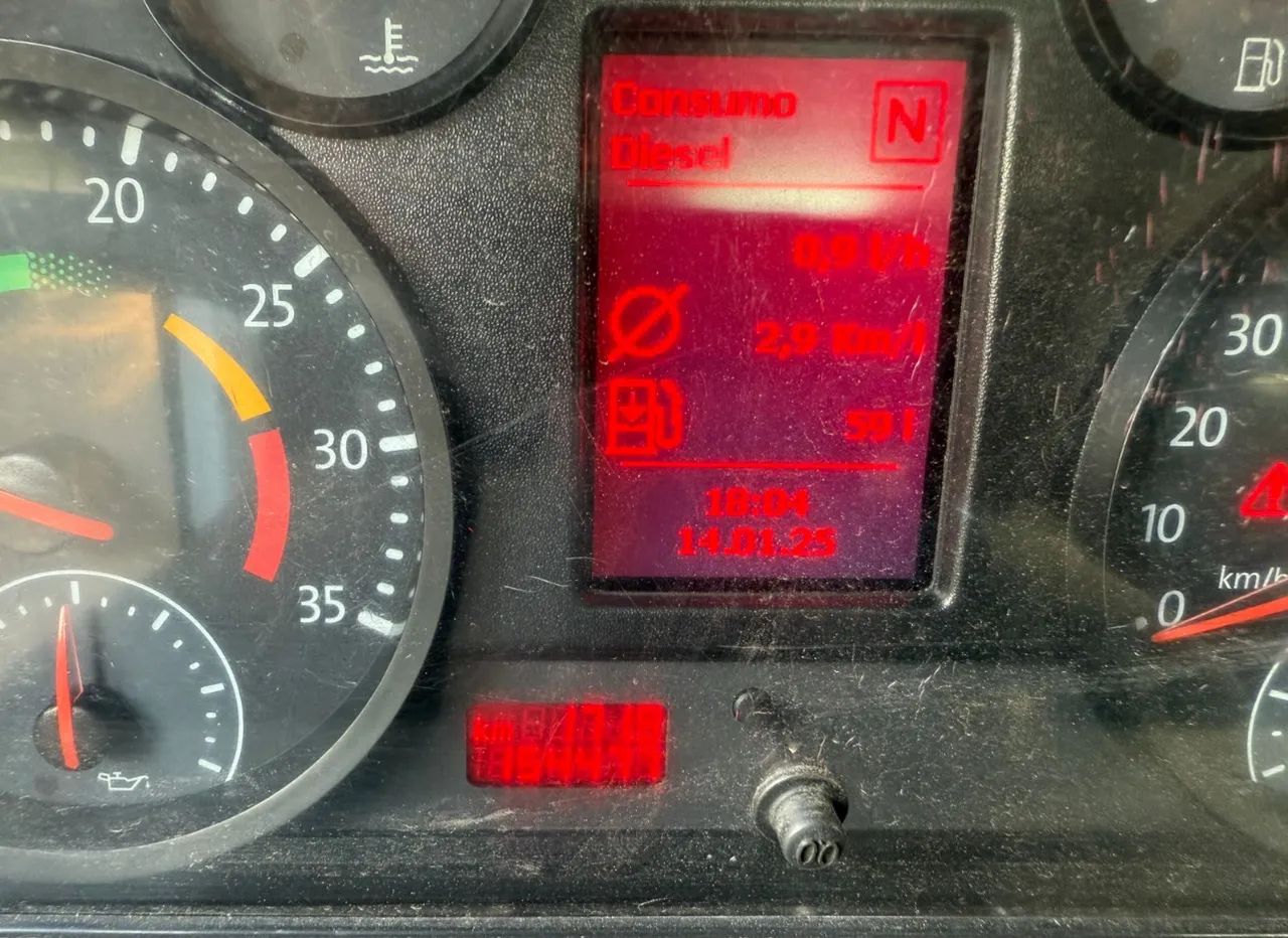 VW 23-230 ano 2014, 6x2, com Prancha Fixa nova de 2.60x 8.50 metros, em SP - Foto 6