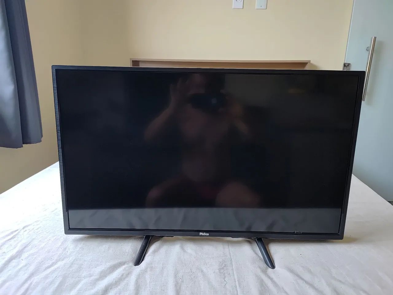 Tv philco 32 polegadas tela quebrada.  - Foto 3