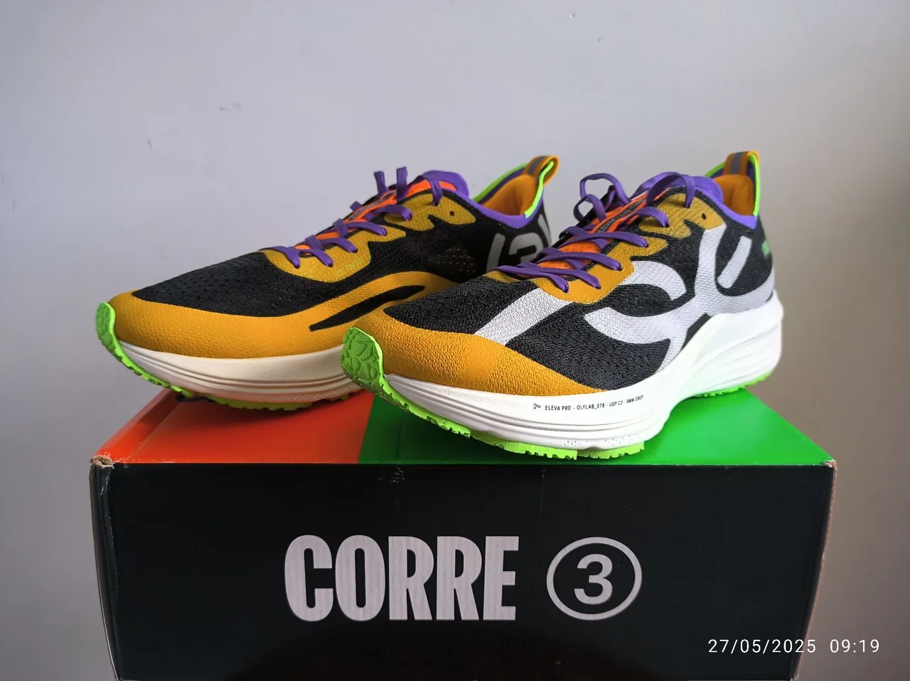 Tênis de corrida Corre 3 - Preto + Amarelo