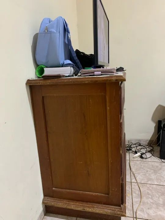 Cômoda de madeira antiga - Foto 5