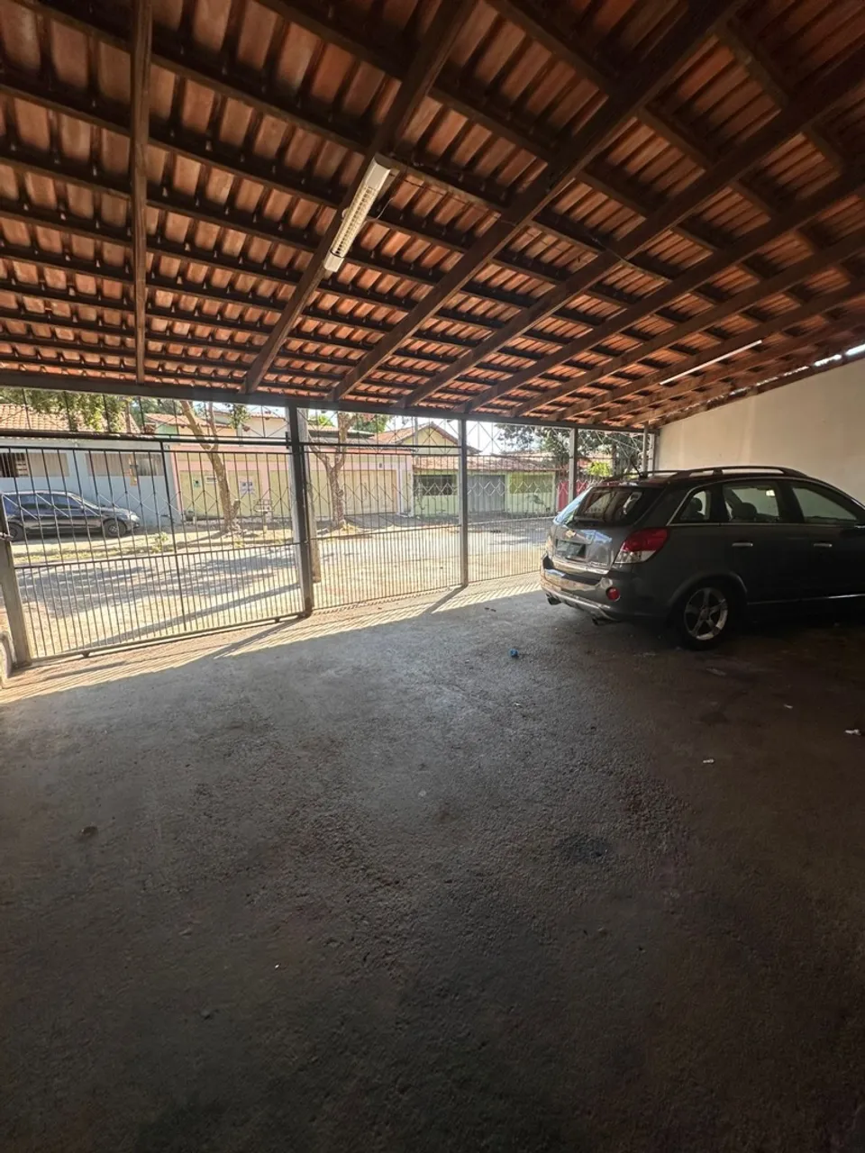 Casa a venda setor balneário meia ponte ,com 2 salas comercial.( 400metros)