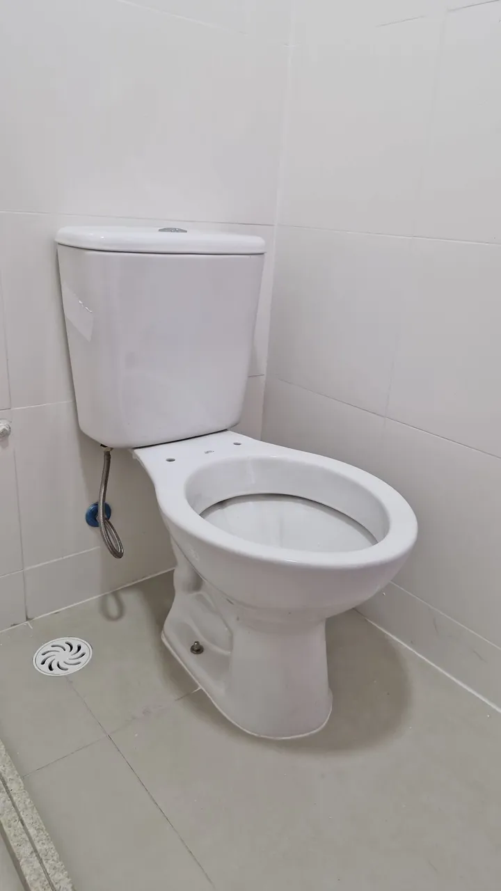 Vaso sanitário com caixa acoplada DECA (Izy branca)