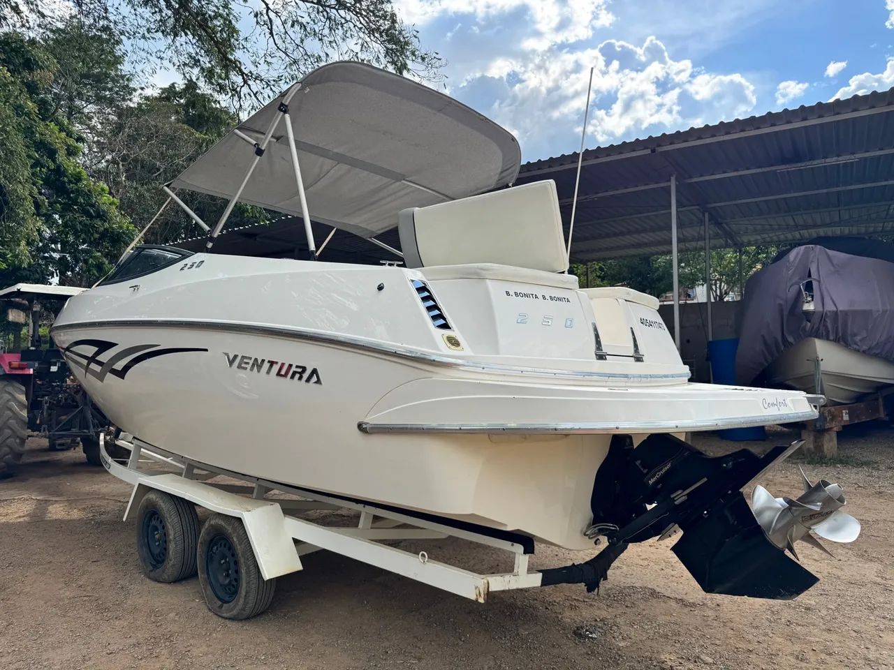 Lancha Ventura V250 Comfort Mercruiser V8 350 MAG 2012 - Foto 5