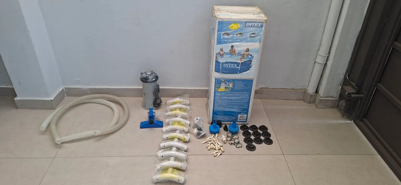 Piscina Intex com acessórios - Nova!