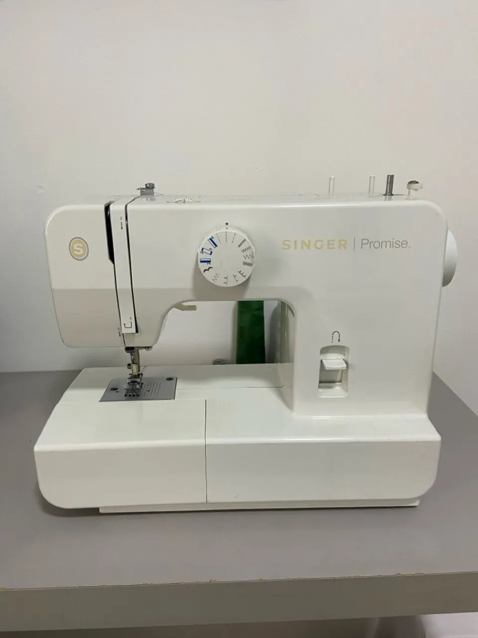 Máquina de Costura Singer Promise 220V