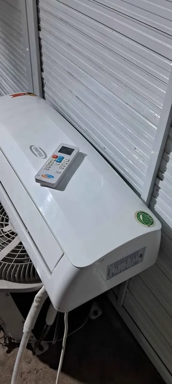 Split unifrio 12.000 btus semi novo