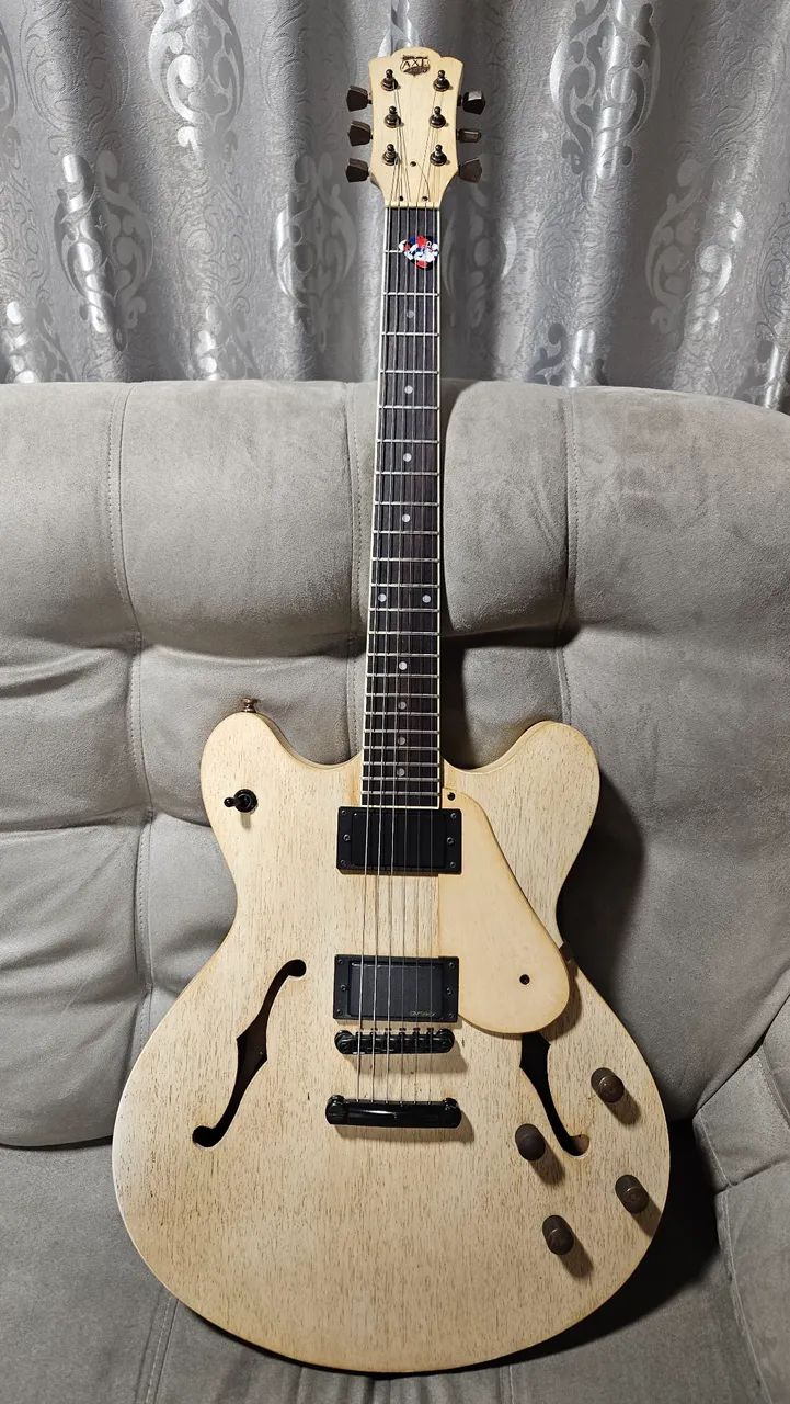 Guitarra semi acustica AXL captação EMG 
