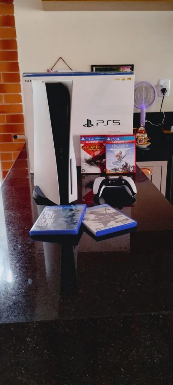 PlayStation 5 (PS5) FAT com Leitor de Disco + Jogos