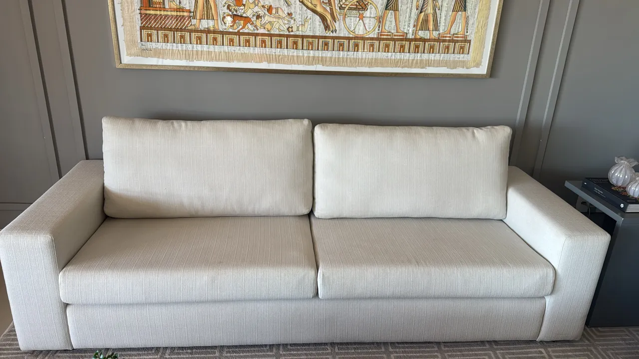 Sofá Elegante e Confortável