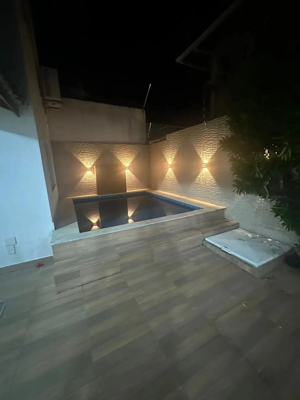 Casa para locação 3 suítes + 1 quarto extra com piscina Privativa em Buraquinho