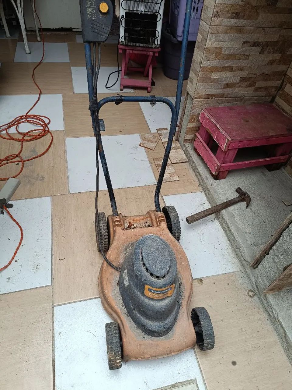 para sair hoje Aparador de grama Tramontina excelente